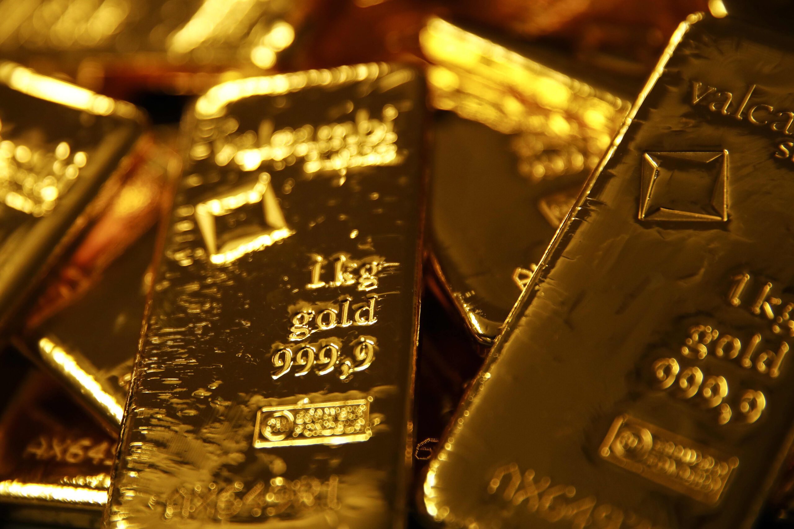 Uzmanlar Altın Tahminlerini Paylaştı: Altın ve Bitcoin'e Dikkat Edin!