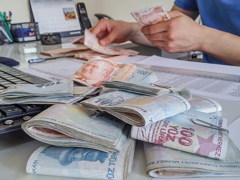 10.000 TL 12 Ay Vadeli İhtiyaç Kredisi 2023 ( Güncel Bilgiler ve Tüm Bankalar)